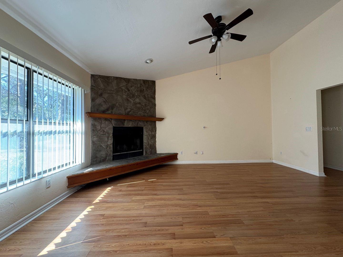 DRY CREEK ALACHUA - Residential Lease