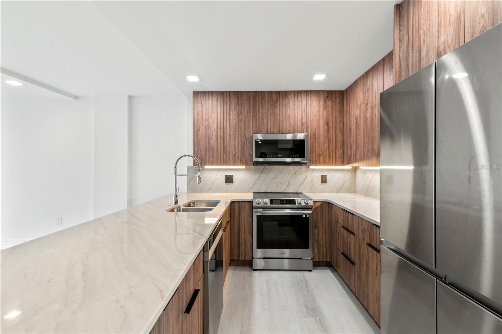 690 OSCEOLA AVENUE 502