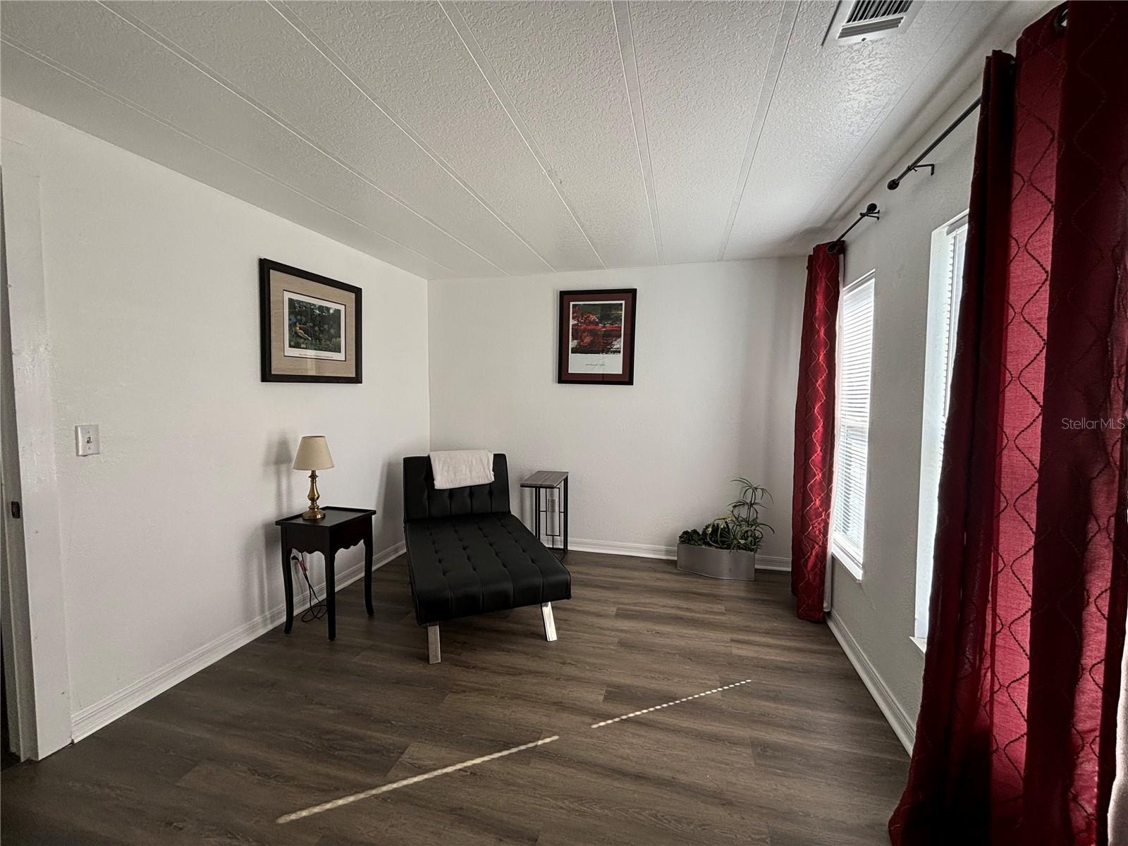 ZELLWOOD STATION - Residential