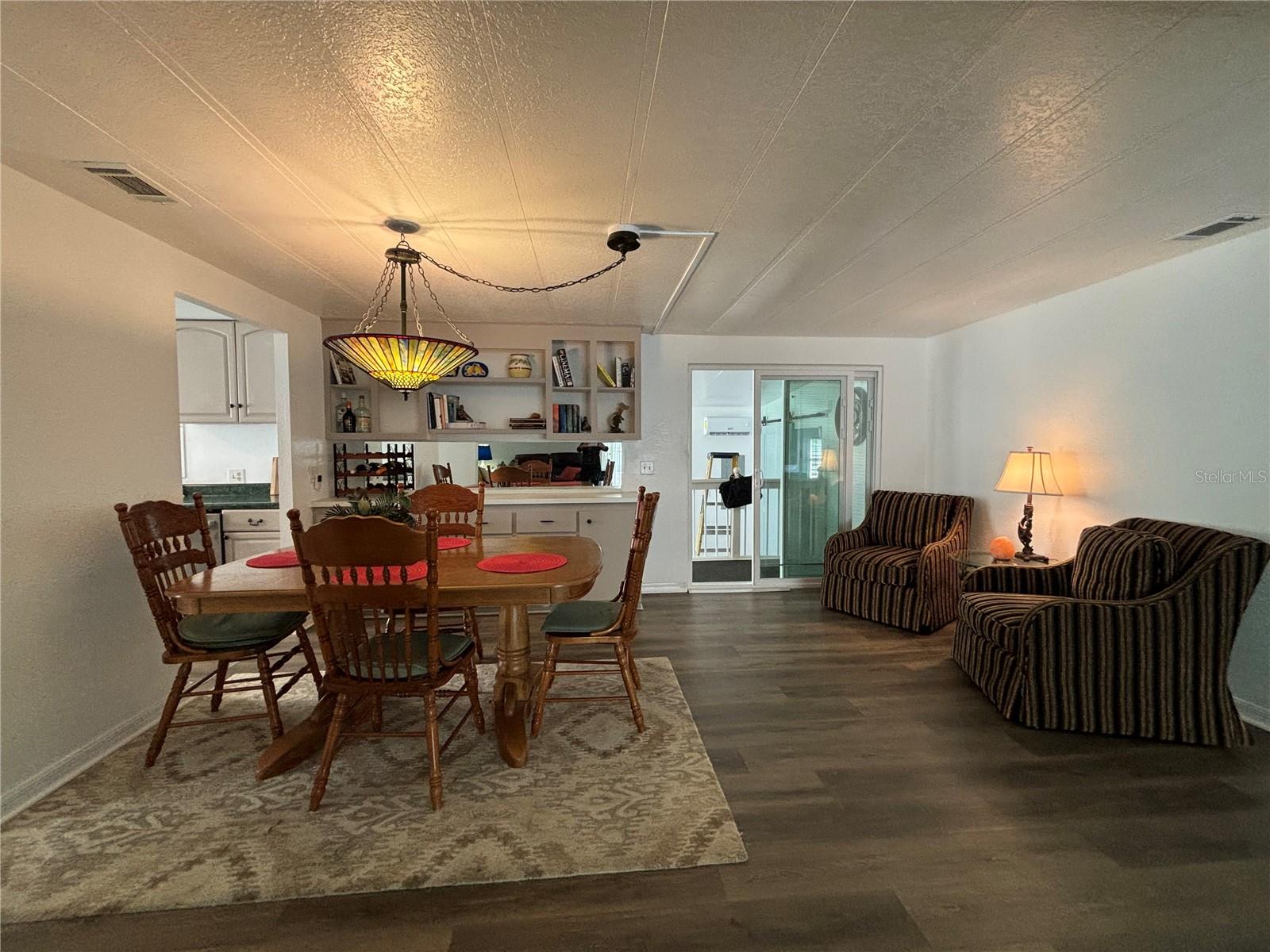 ZELLWOOD STATION - Residential