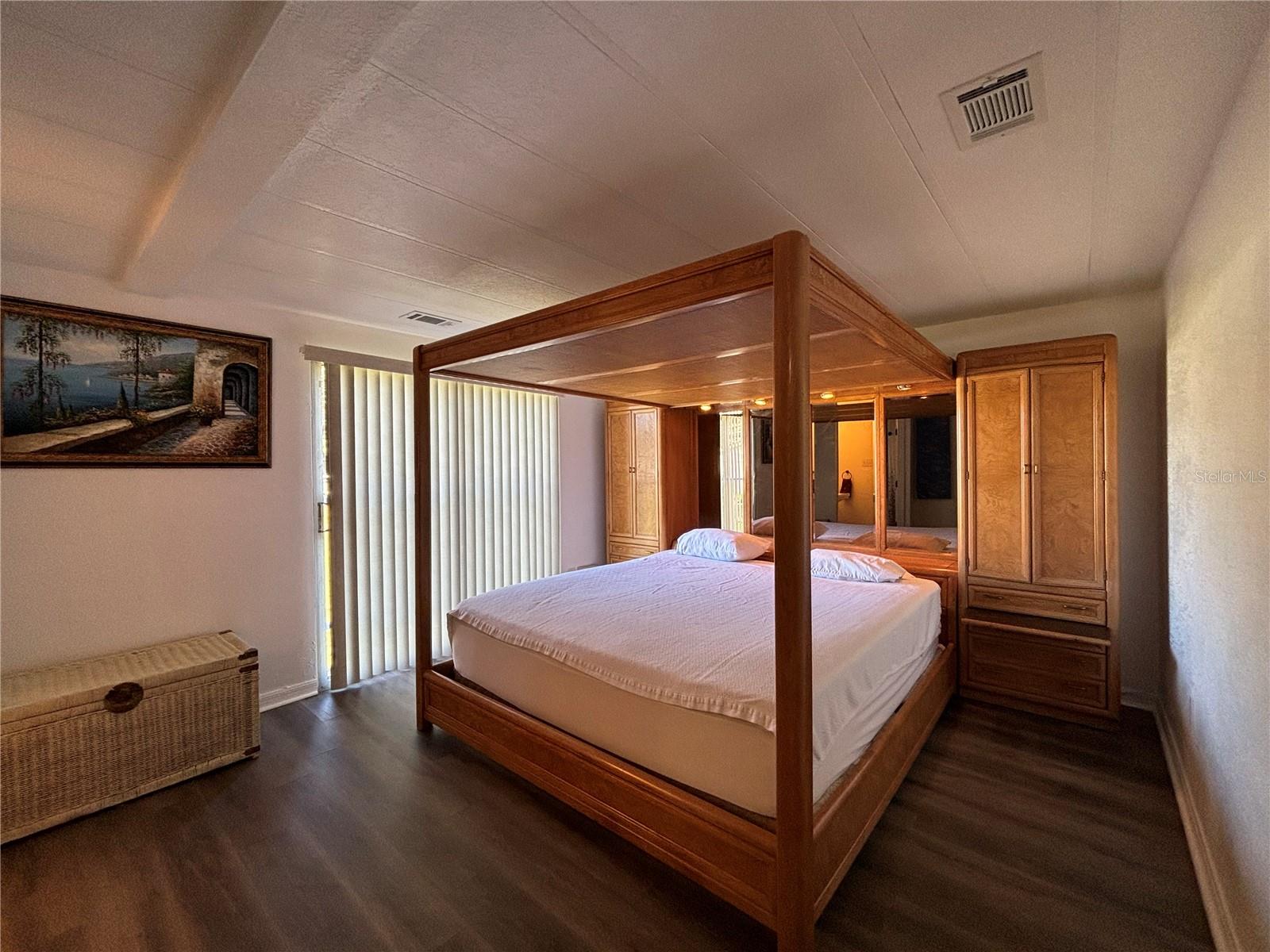 ZELLWOOD STATION - Residential