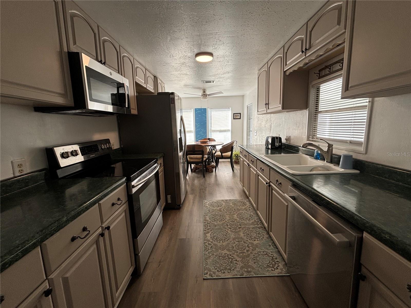 ZELLWOOD STATION - Residential