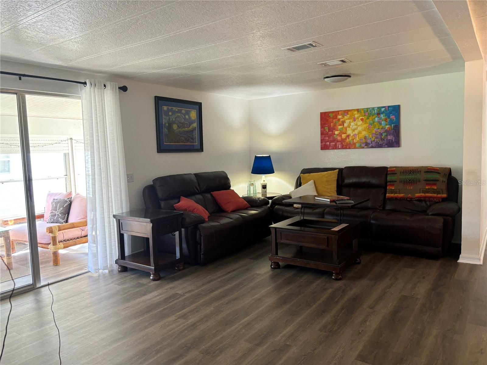 ZELLWOOD STATION - Residential