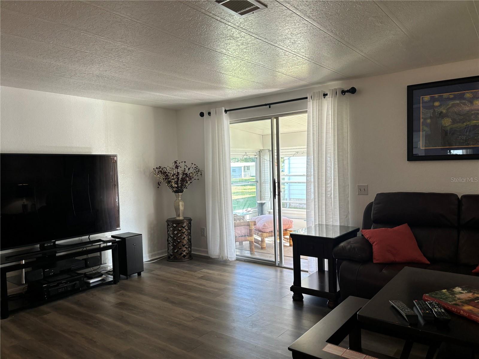 ZELLWOOD STATION - Residential