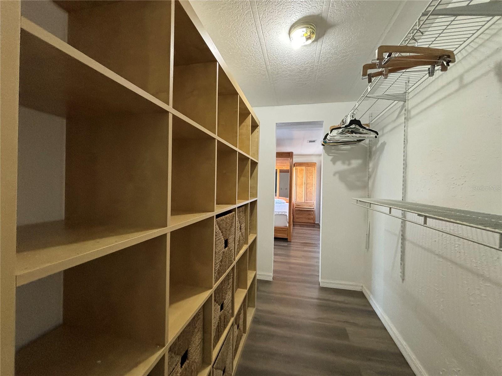 ZELLWOOD STATION - Residential