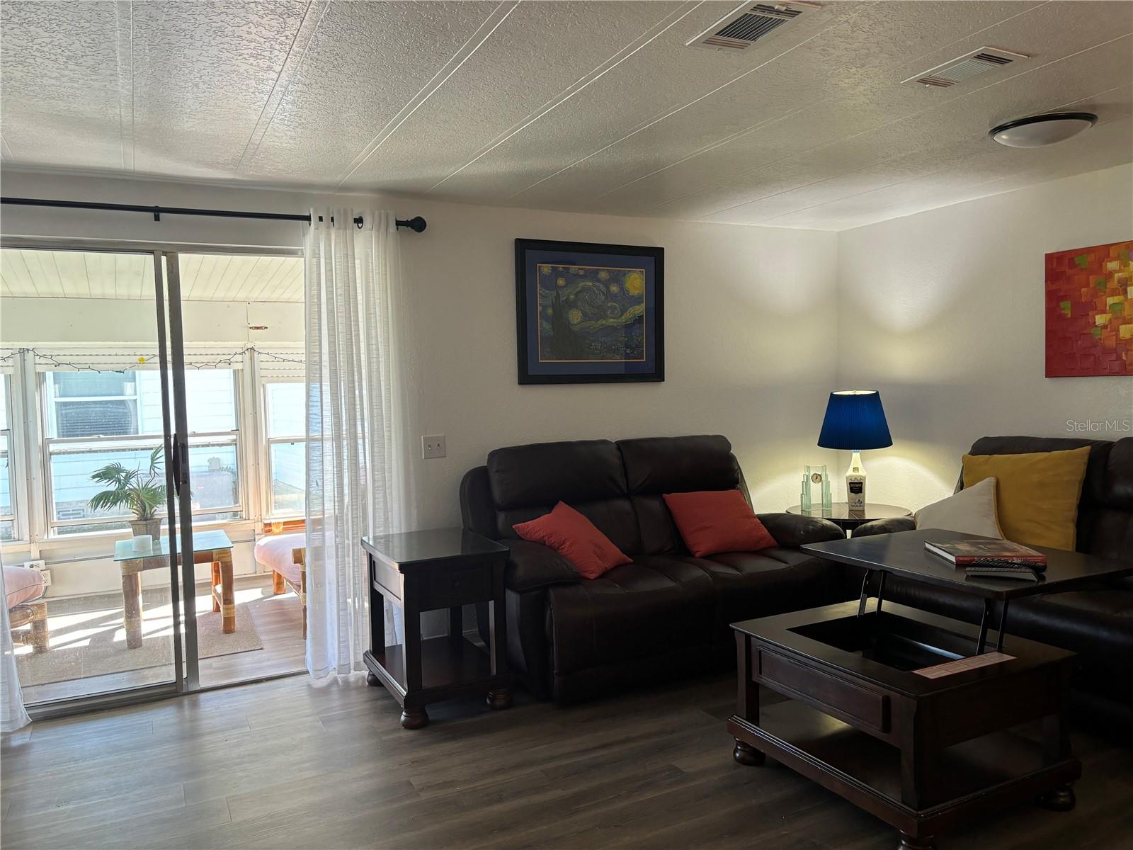 ZELLWOOD STATION - Residential