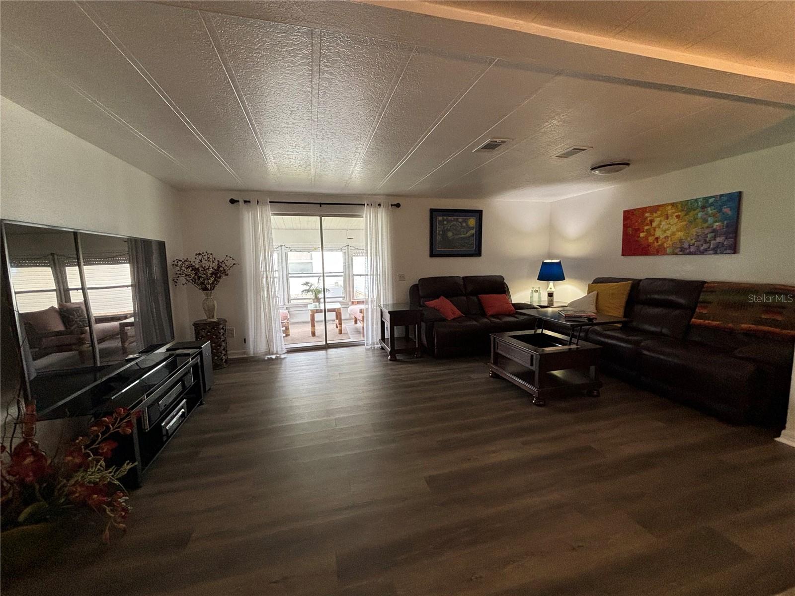 ZELLWOOD STATION - Residential