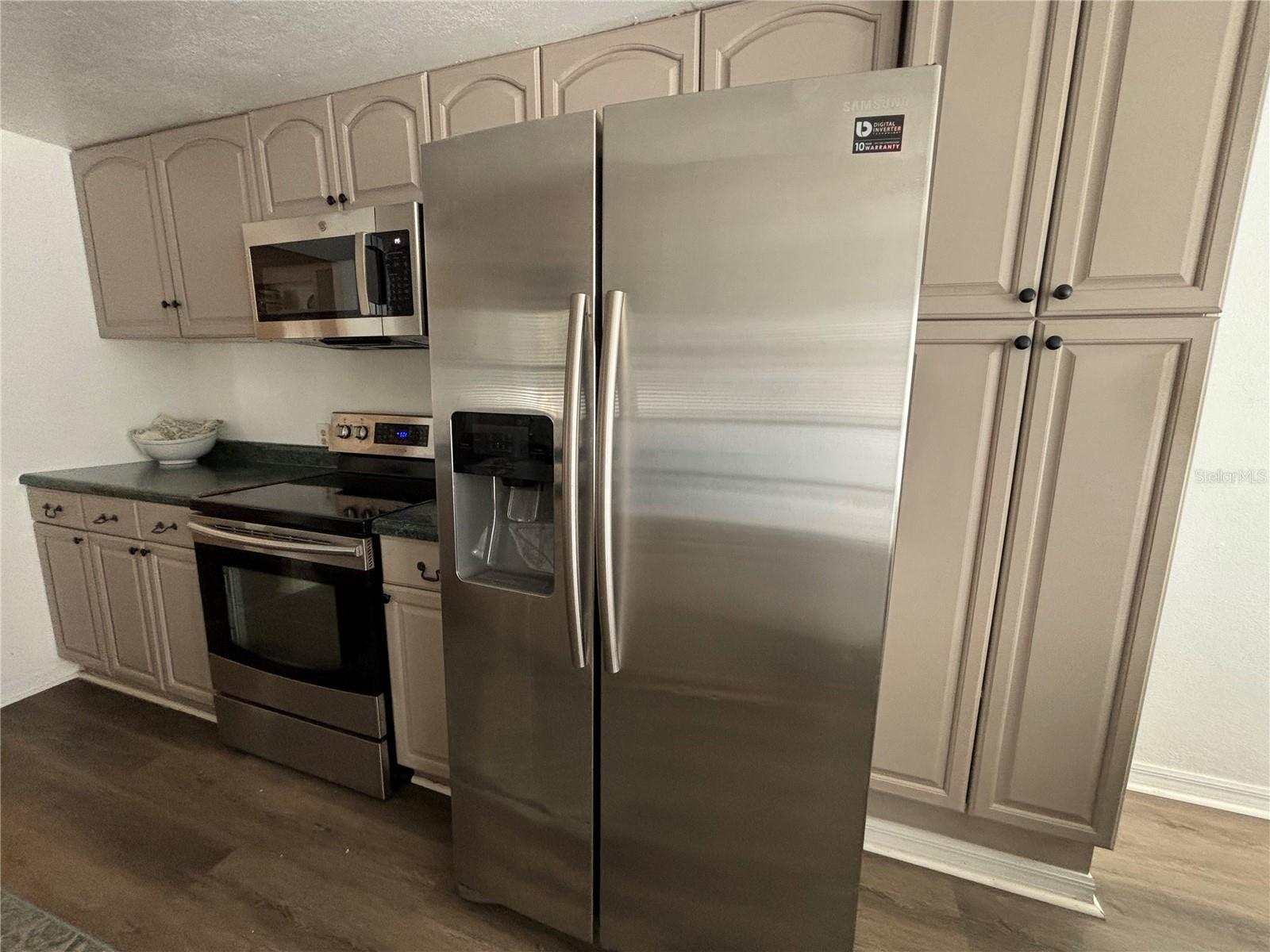 ZELLWOOD STATION - Residential