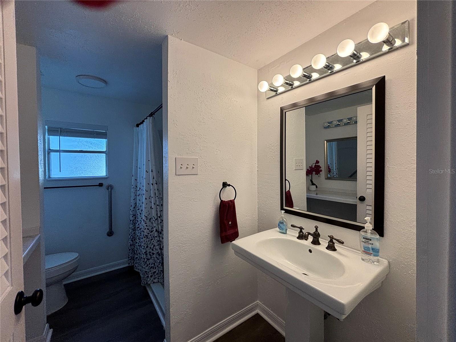 ZELLWOOD STATION - Residential