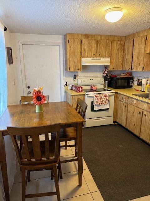 LAKE SARASOTA - Residential Income