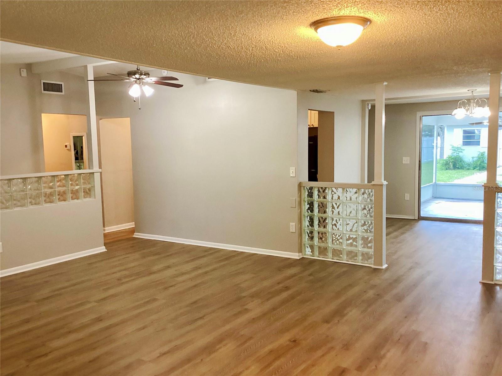 212 W CORNELIUS CIRCLE