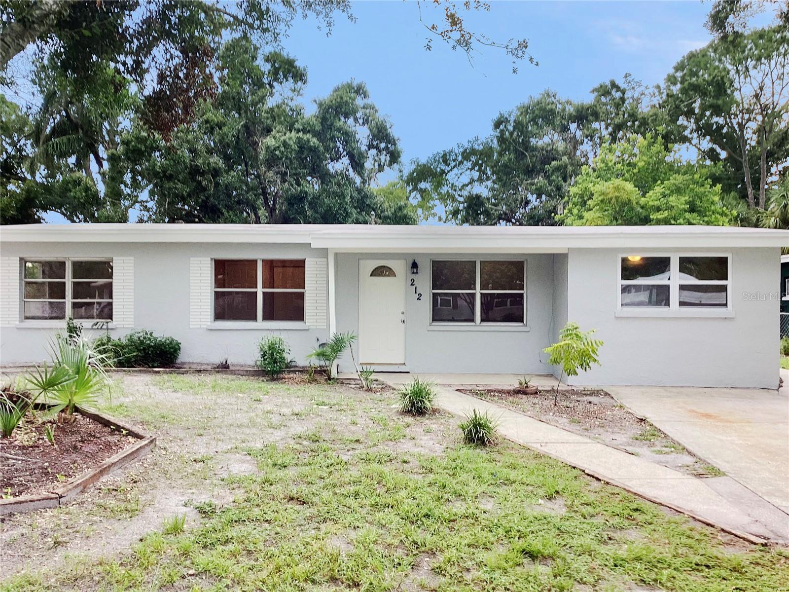 212 W CORNELIUS CIRCLE
