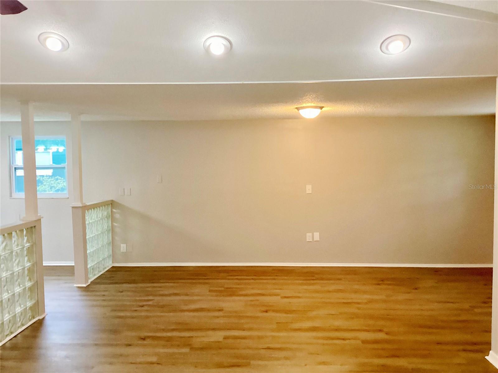 212 W CORNELIUS CIRCLE