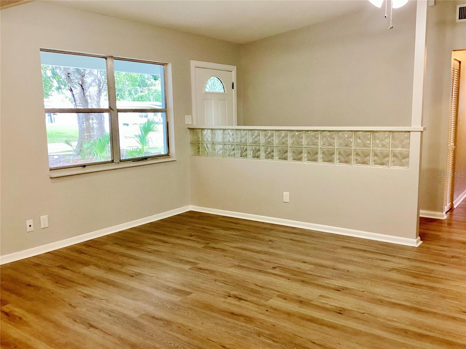 212 W CORNELIUS CIRCLE