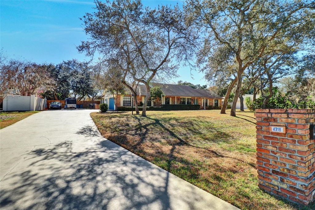 Photo of 4318 Woodtree Lane, Orlando, FL 32835 (MLS # S5142802)