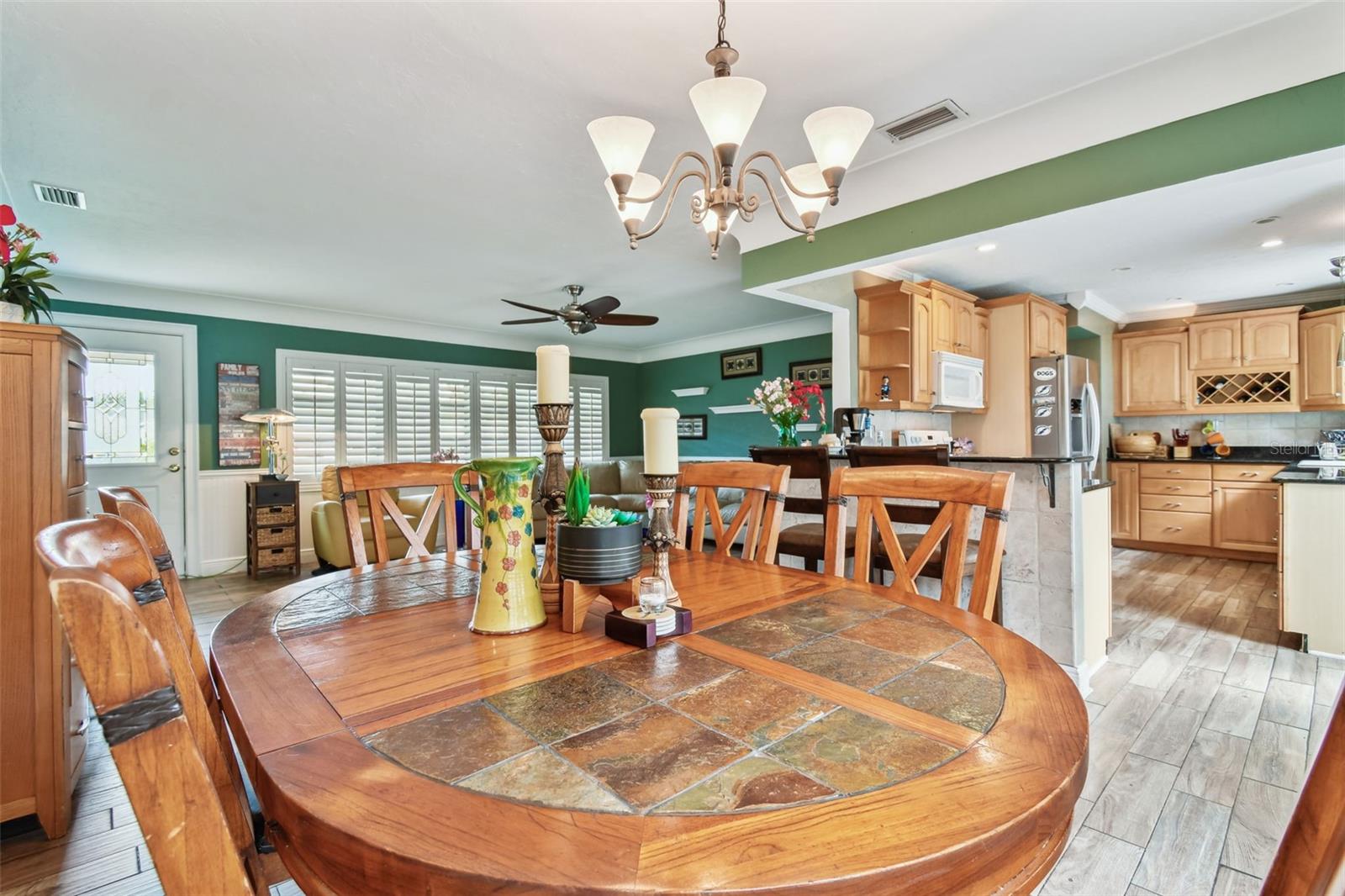 HOLIDAY PARK - Residential Lease