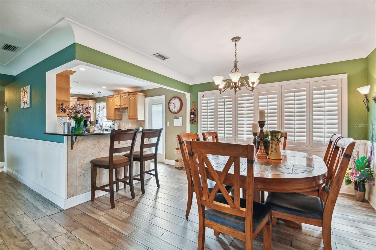 HOLIDAY PARK - Residential Lease