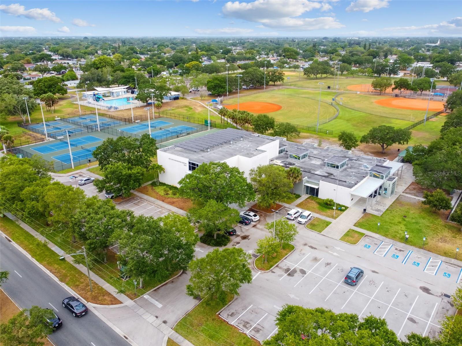 HOLIDAY PARK - Residential Lease