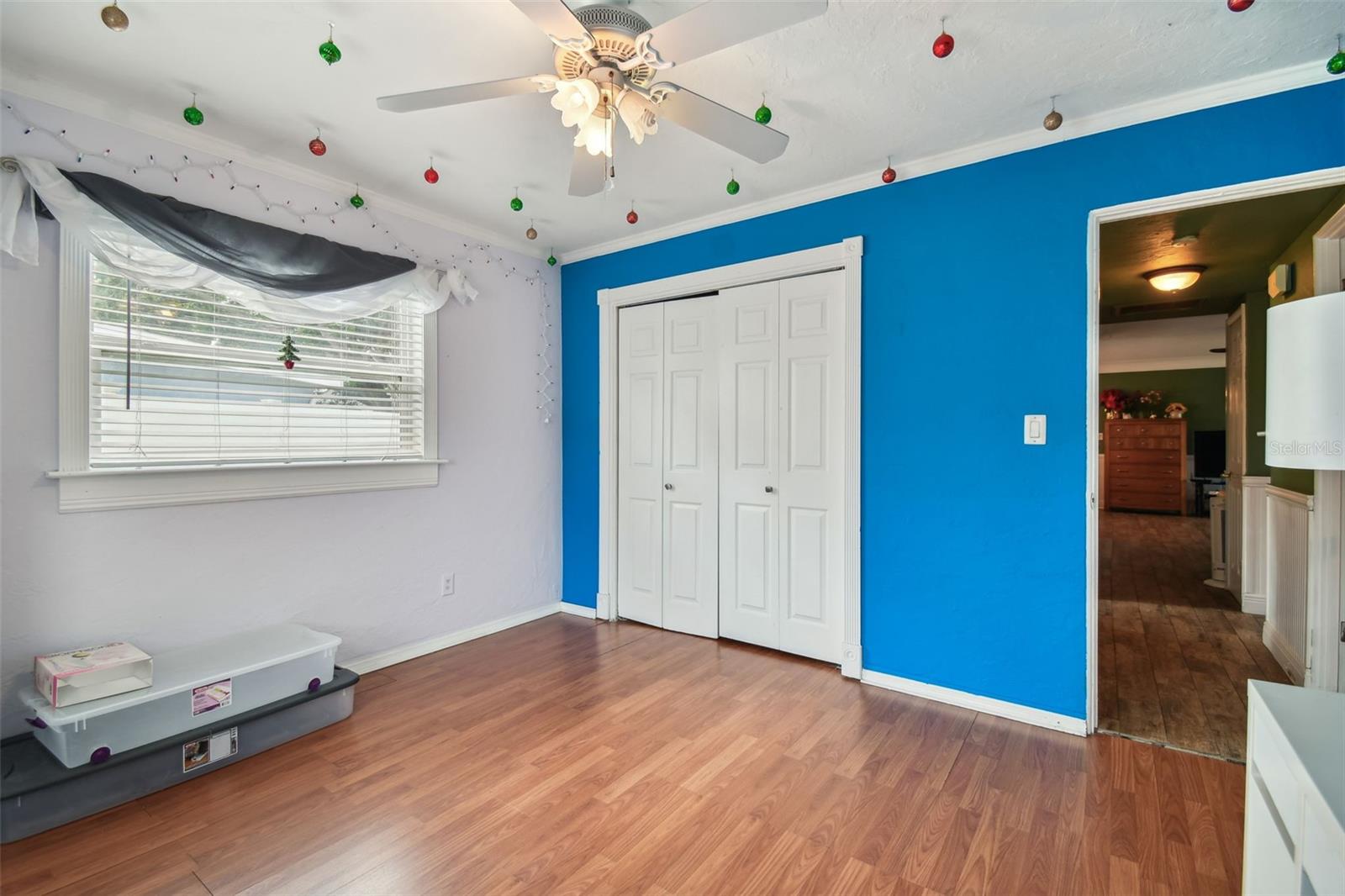 HOLIDAY PARK - Residential Lease