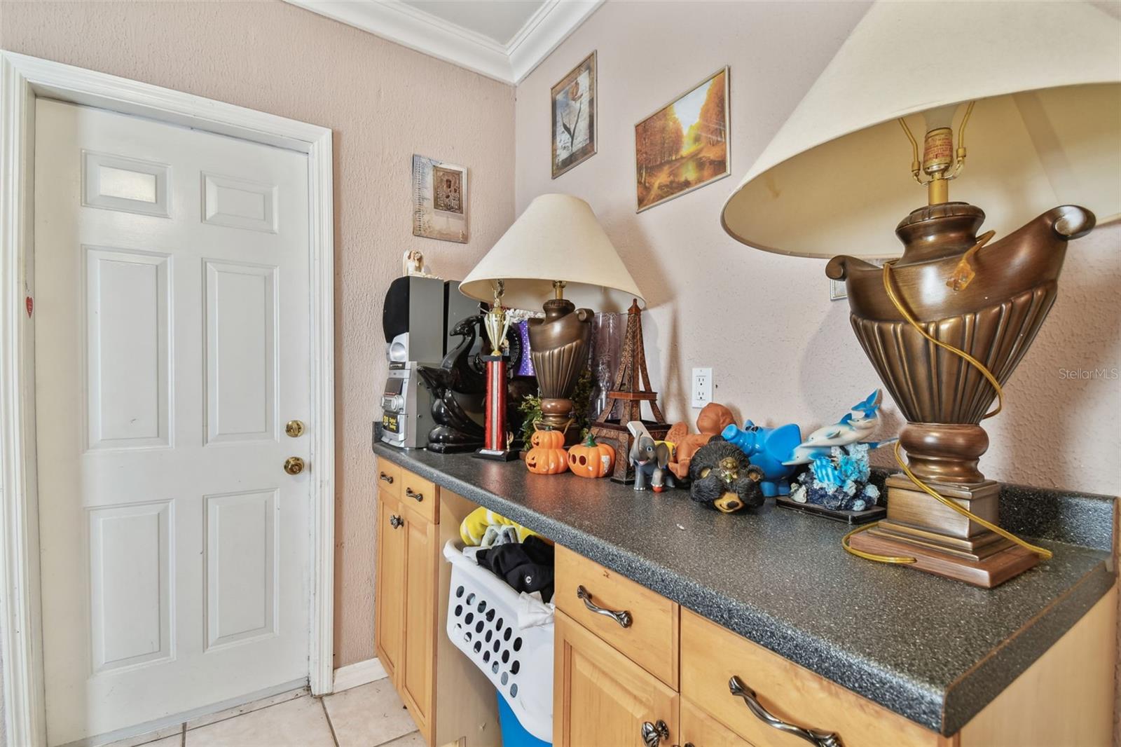 HOLIDAY PARK - Residential Lease