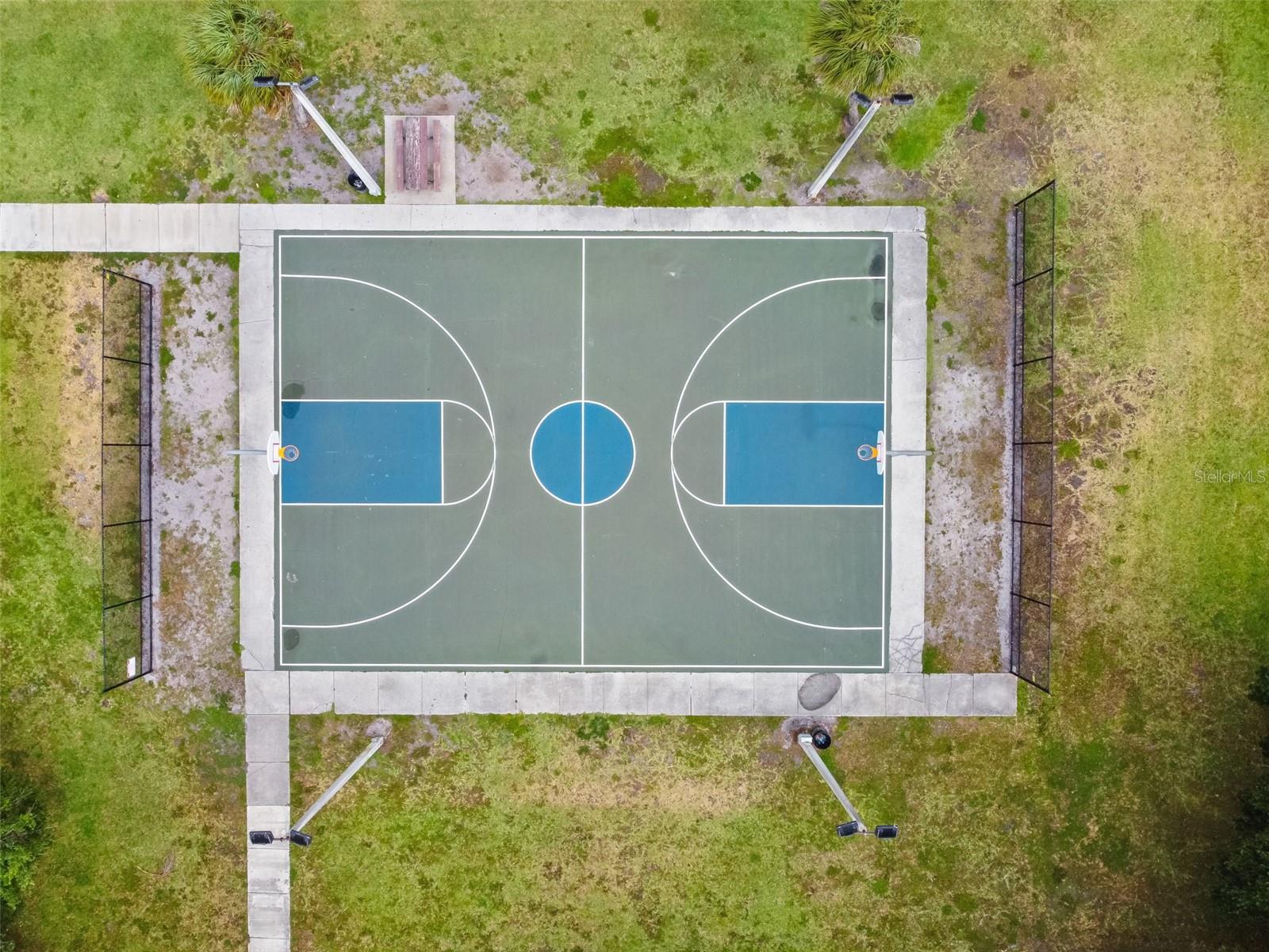 HOLIDAY PARK - Residential Lease