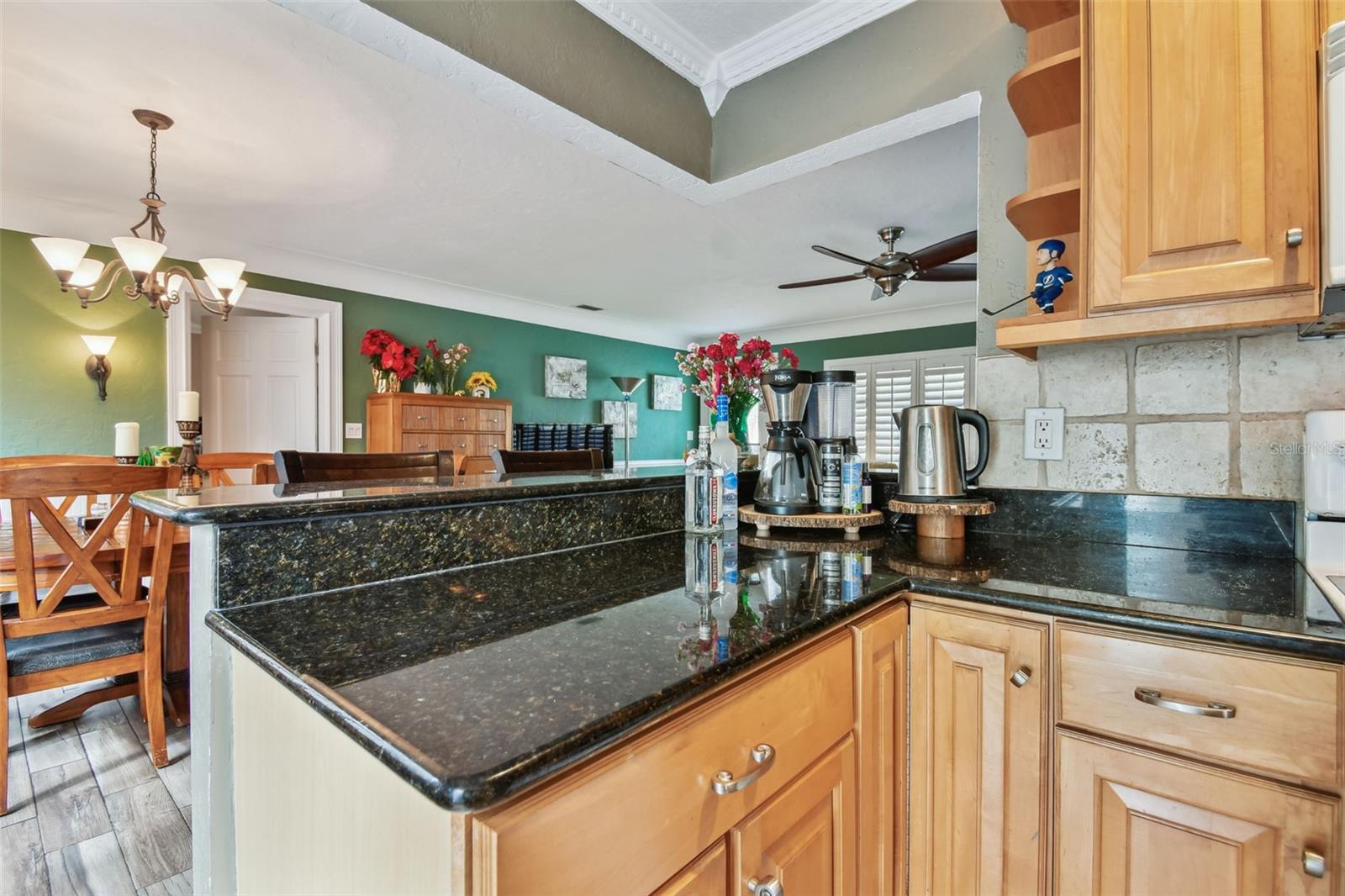 HOLIDAY PARK - Residential Lease