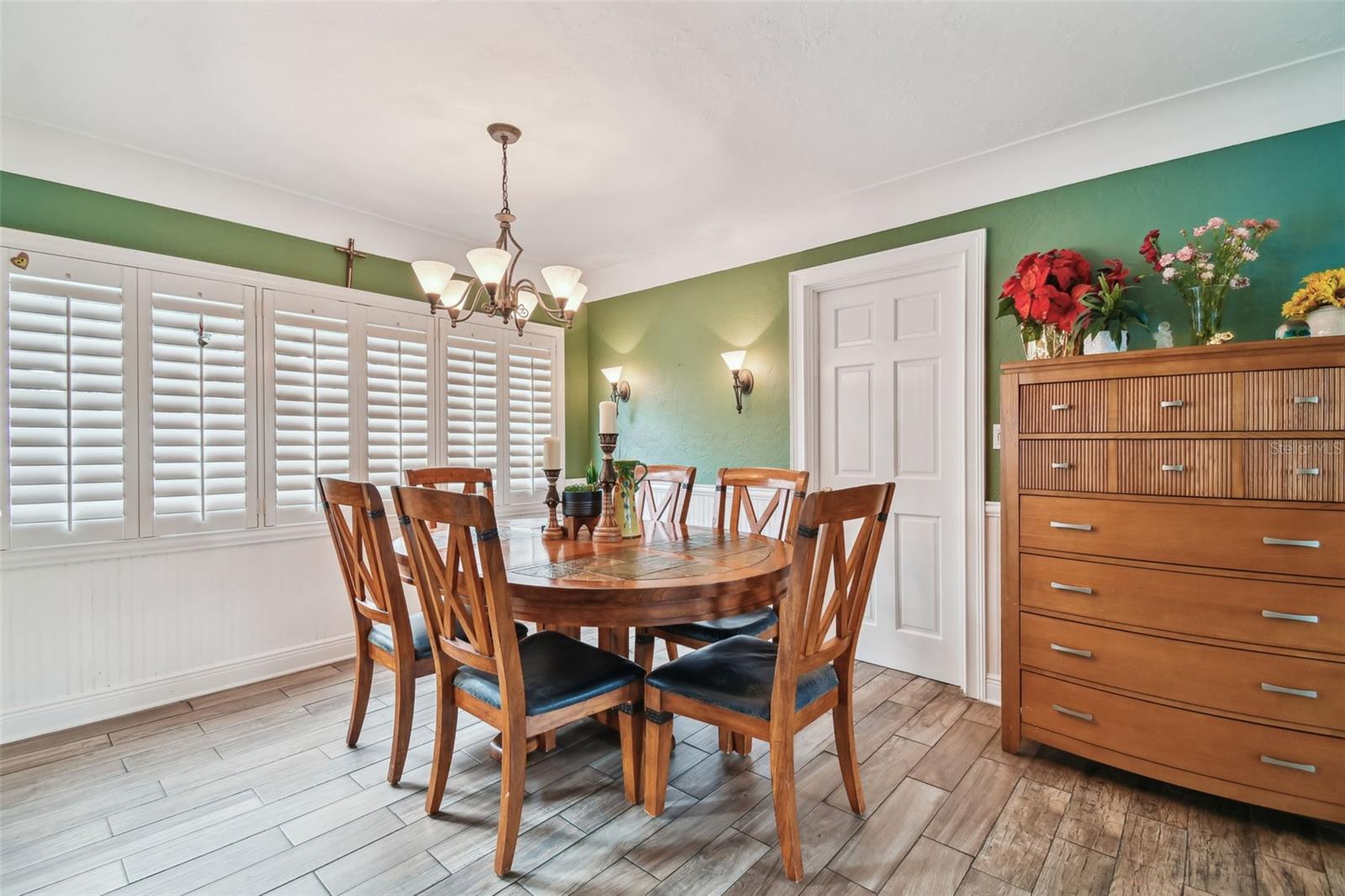 HOLIDAY PARK - Residential Lease