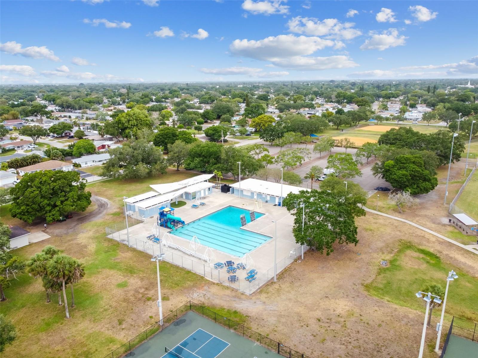 HOLIDAY PARK - Residential Lease