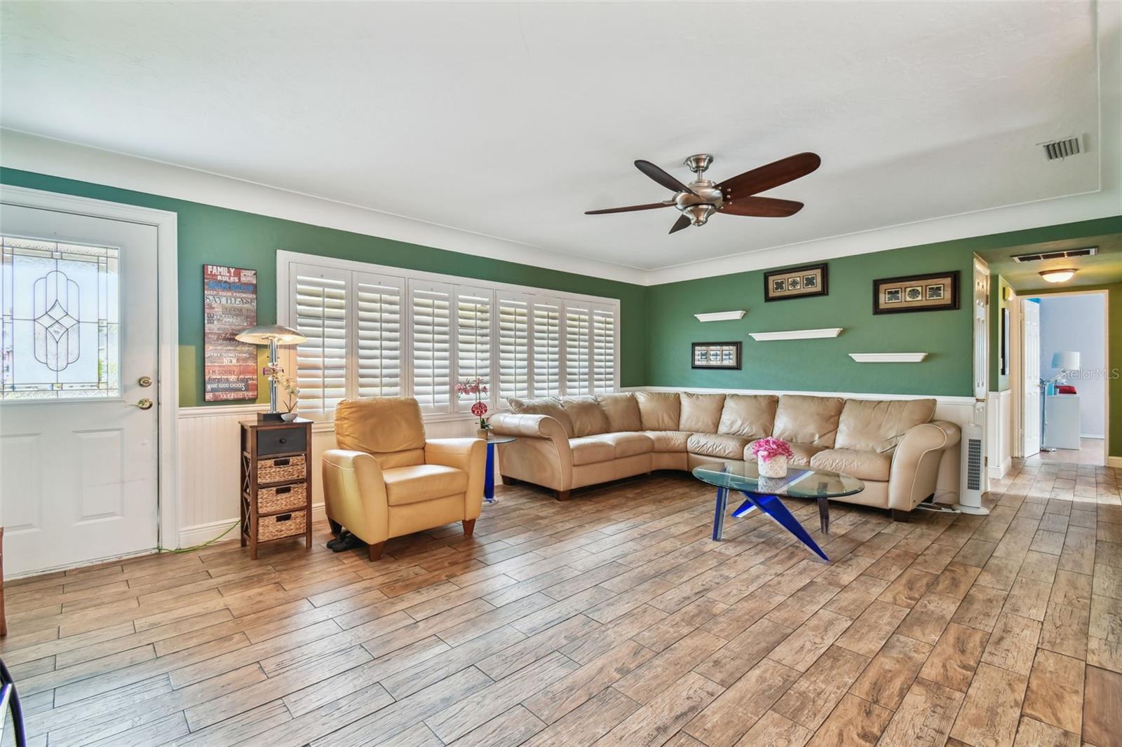 HOLIDAY PARK - Residential Lease