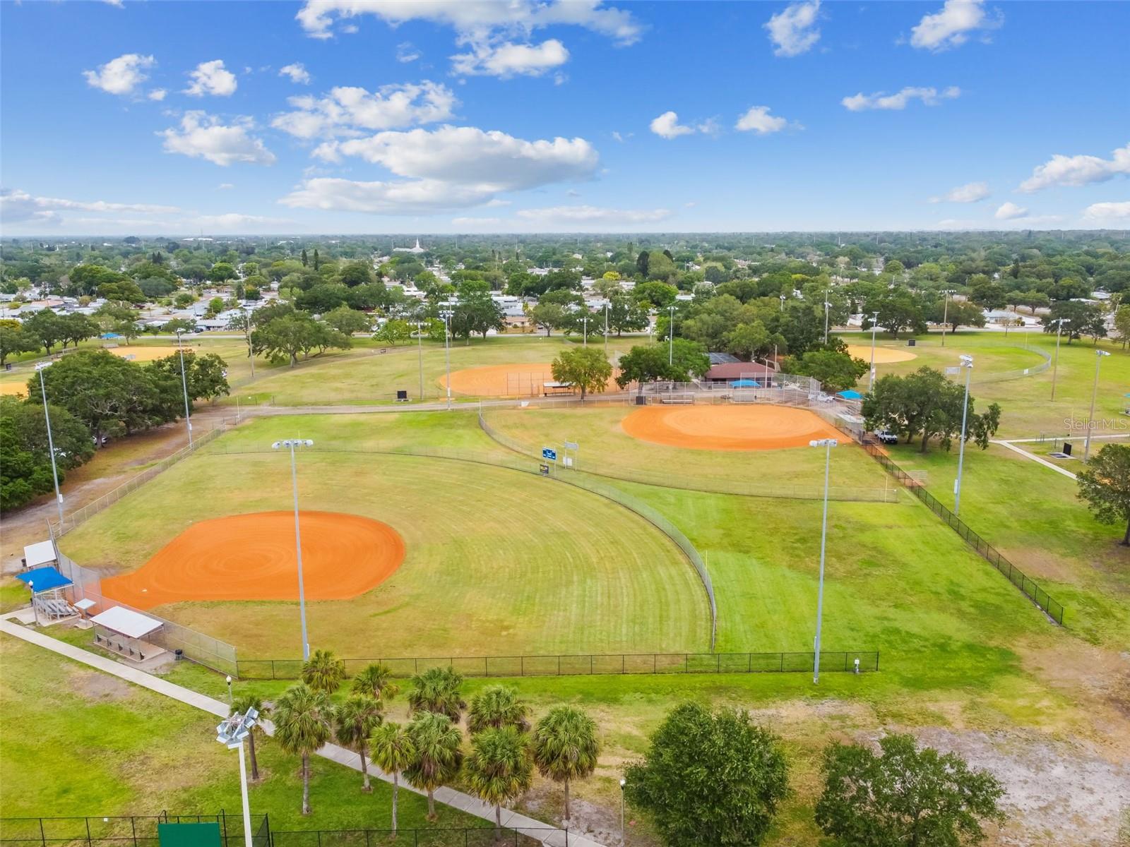 HOLIDAY PARK - Residential Lease