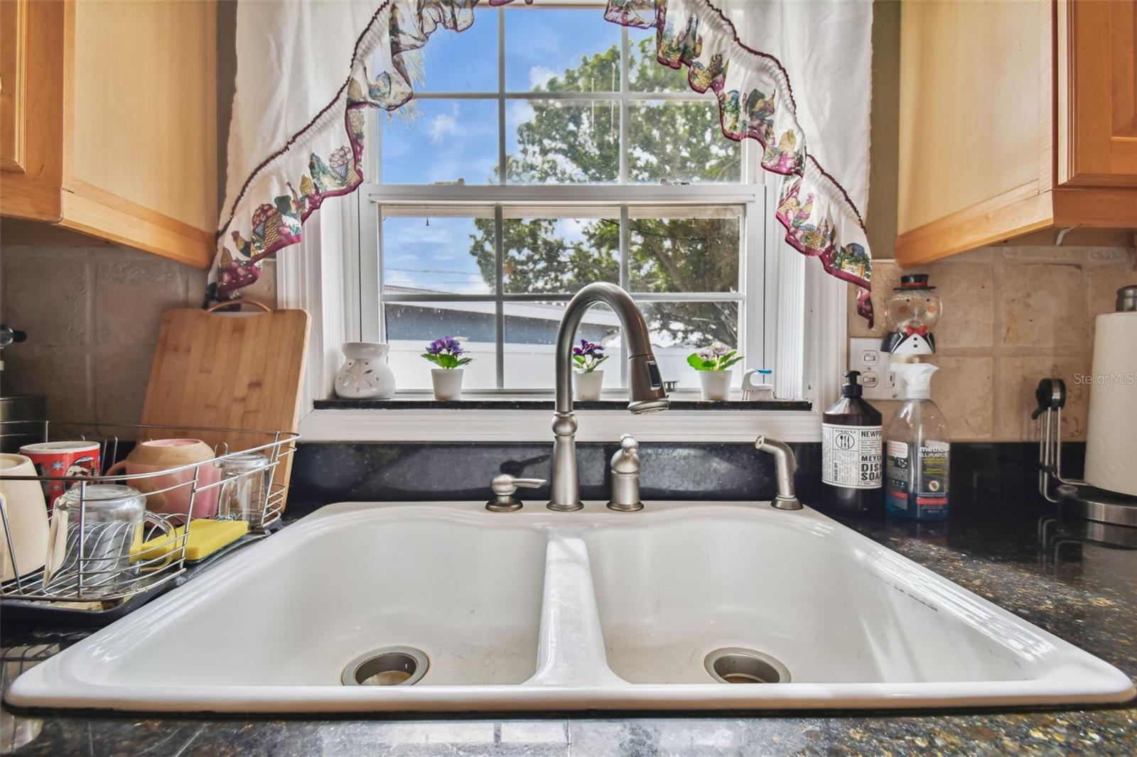 HOLIDAY PARK - Residential Lease