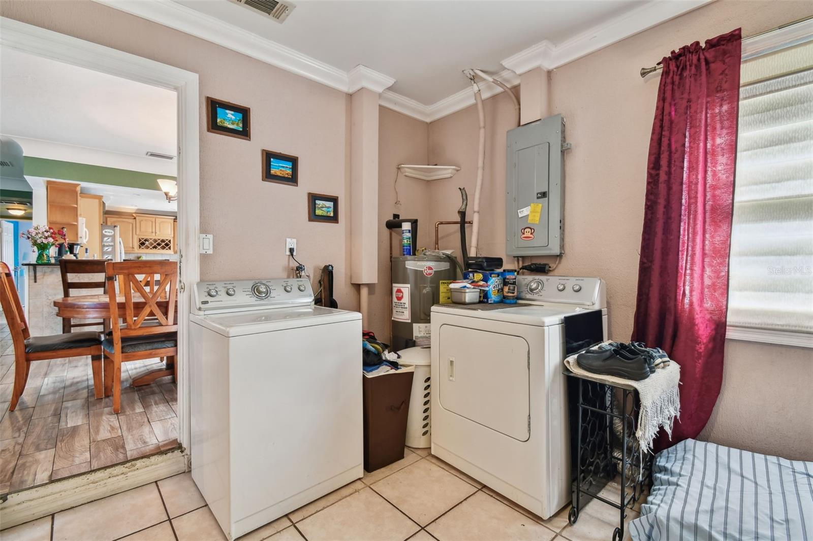 HOLIDAY PARK - Residential Lease