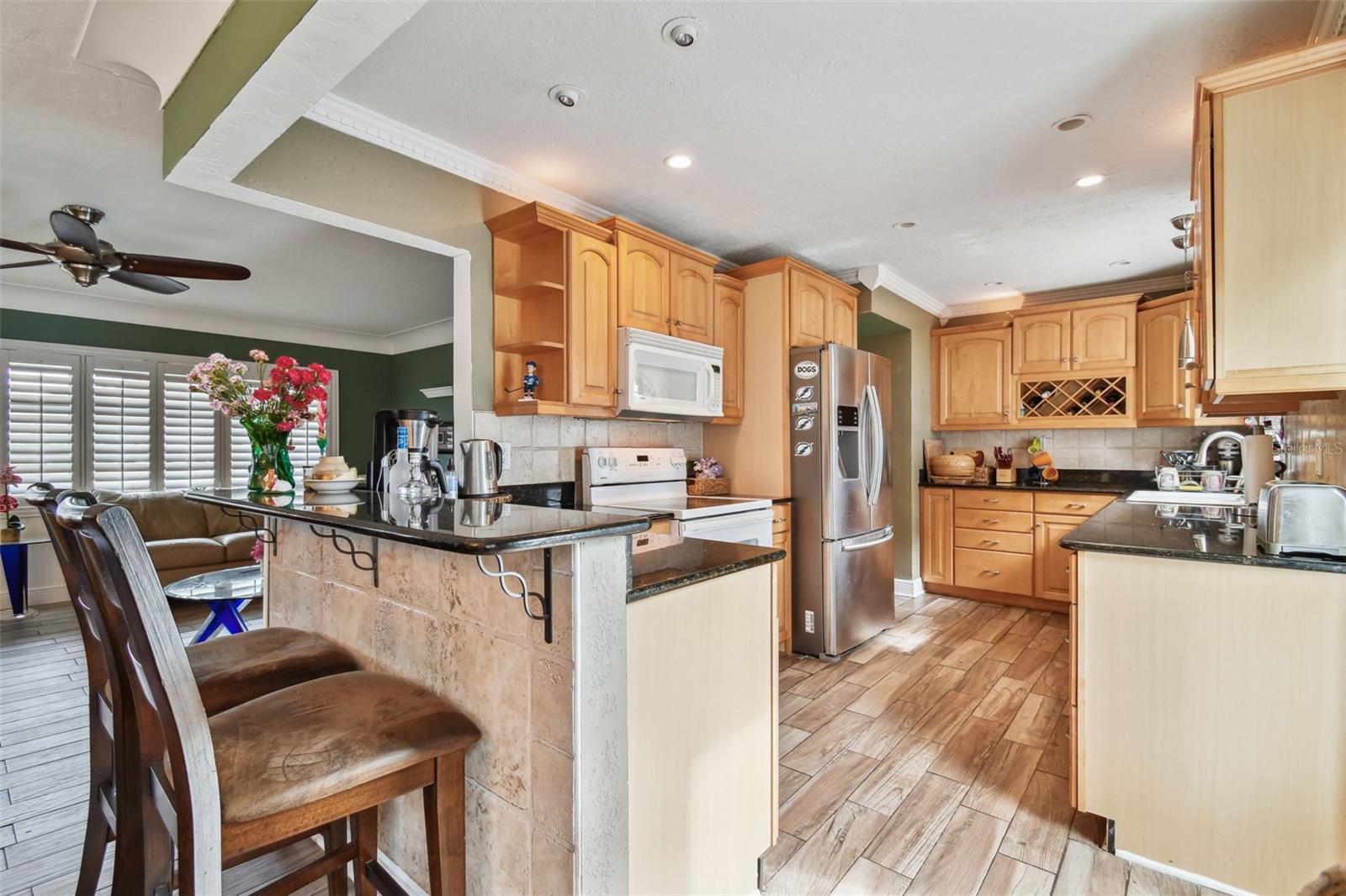 HOLIDAY PARK - Residential Lease