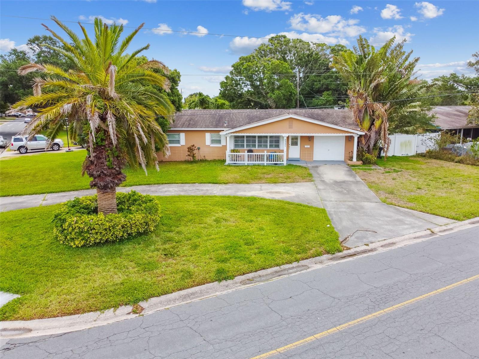 HOLIDAY PARK - Residential Lease