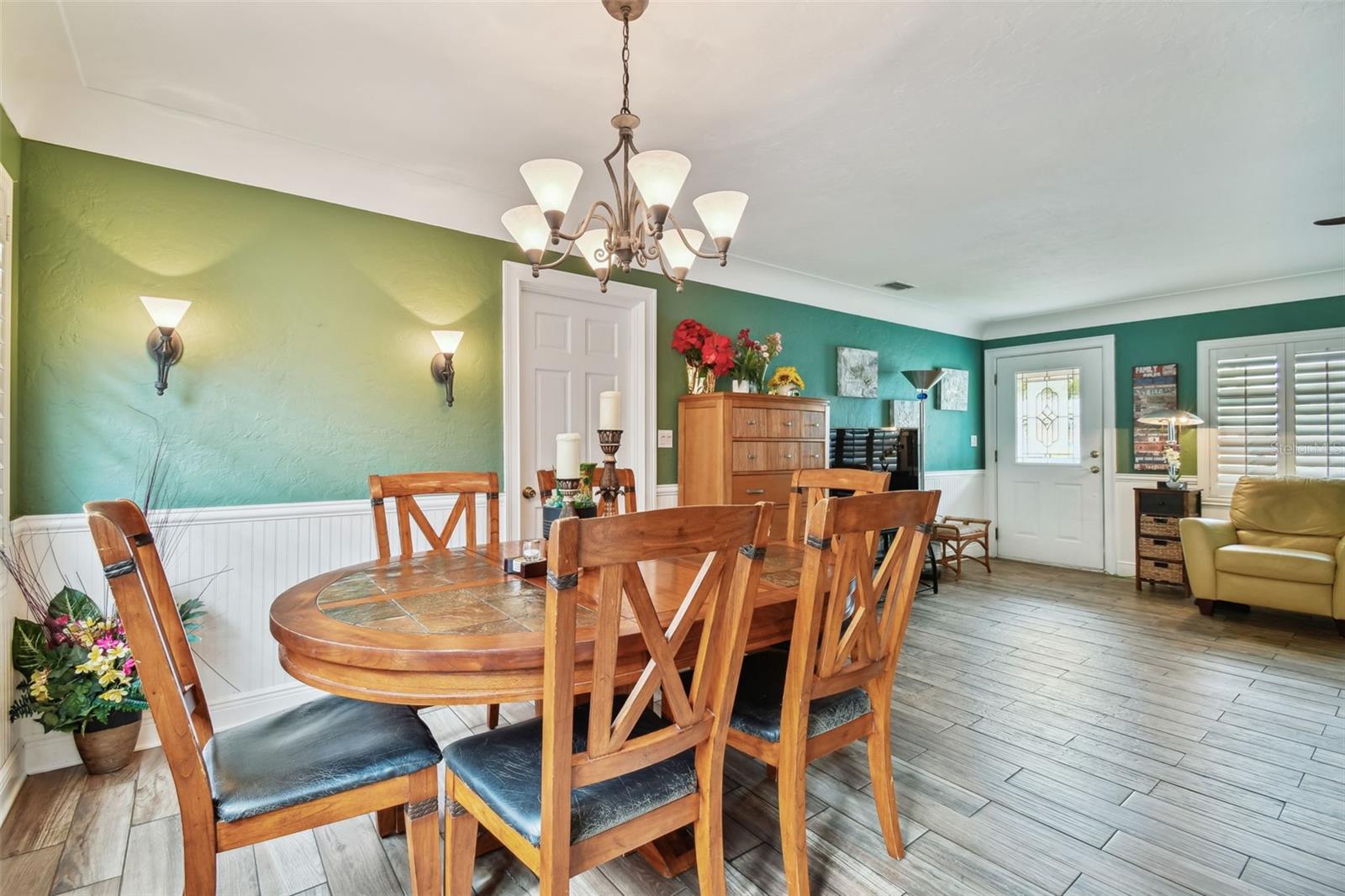 HOLIDAY PARK - Residential Lease