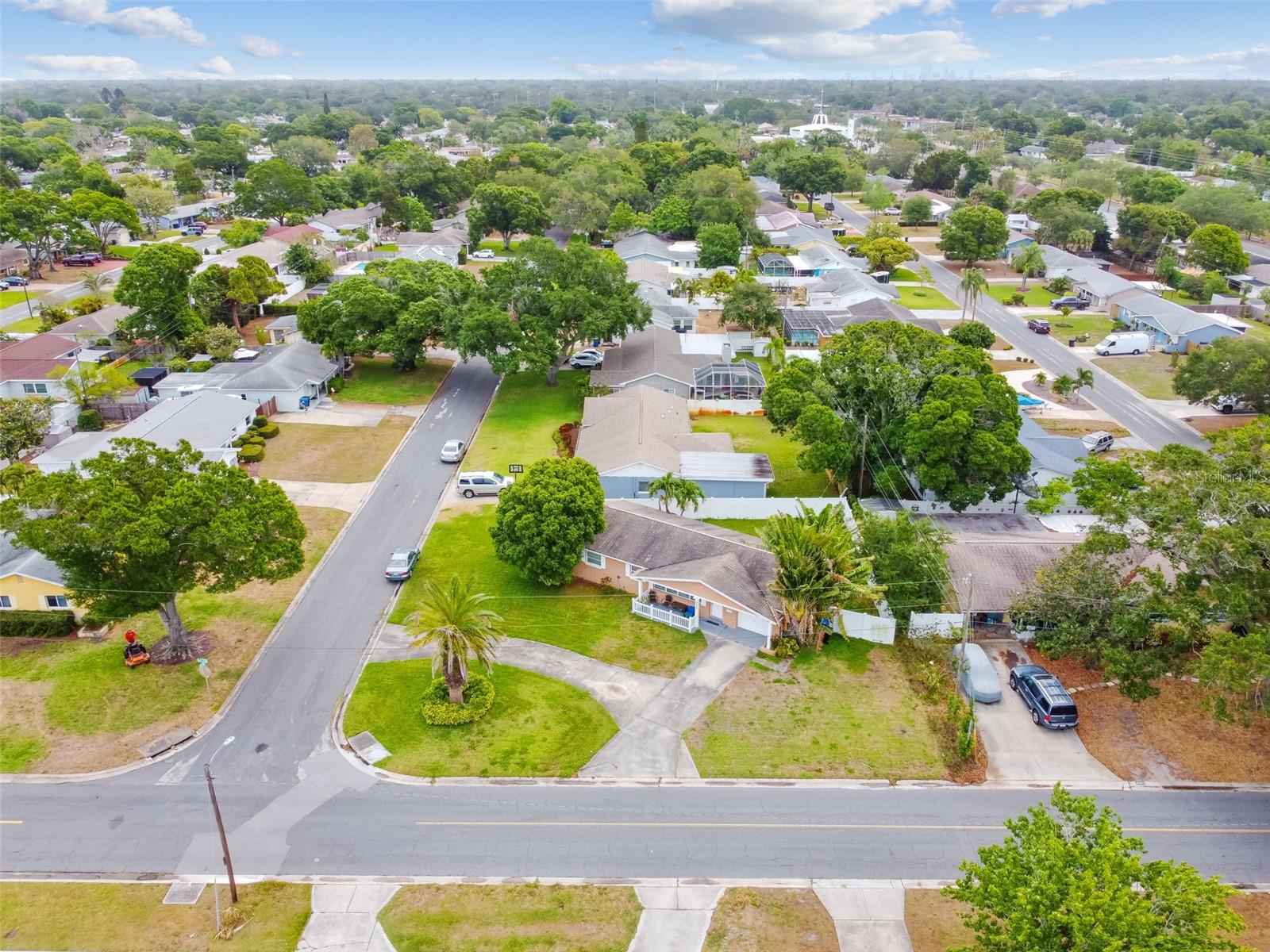 HOLIDAY PARK - Residential Lease