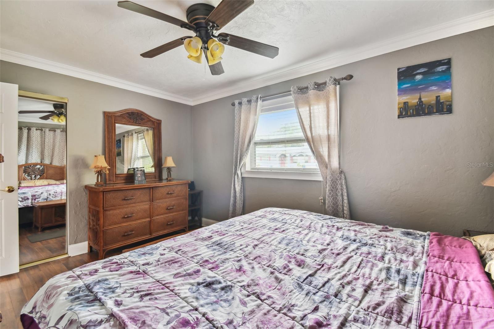 HOLIDAY PARK - Residential Lease