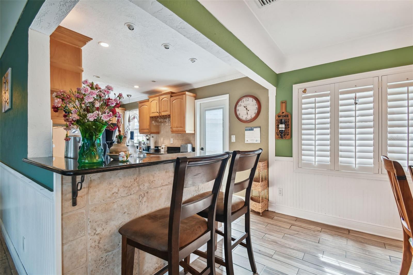 HOLIDAY PARK - Residential Lease