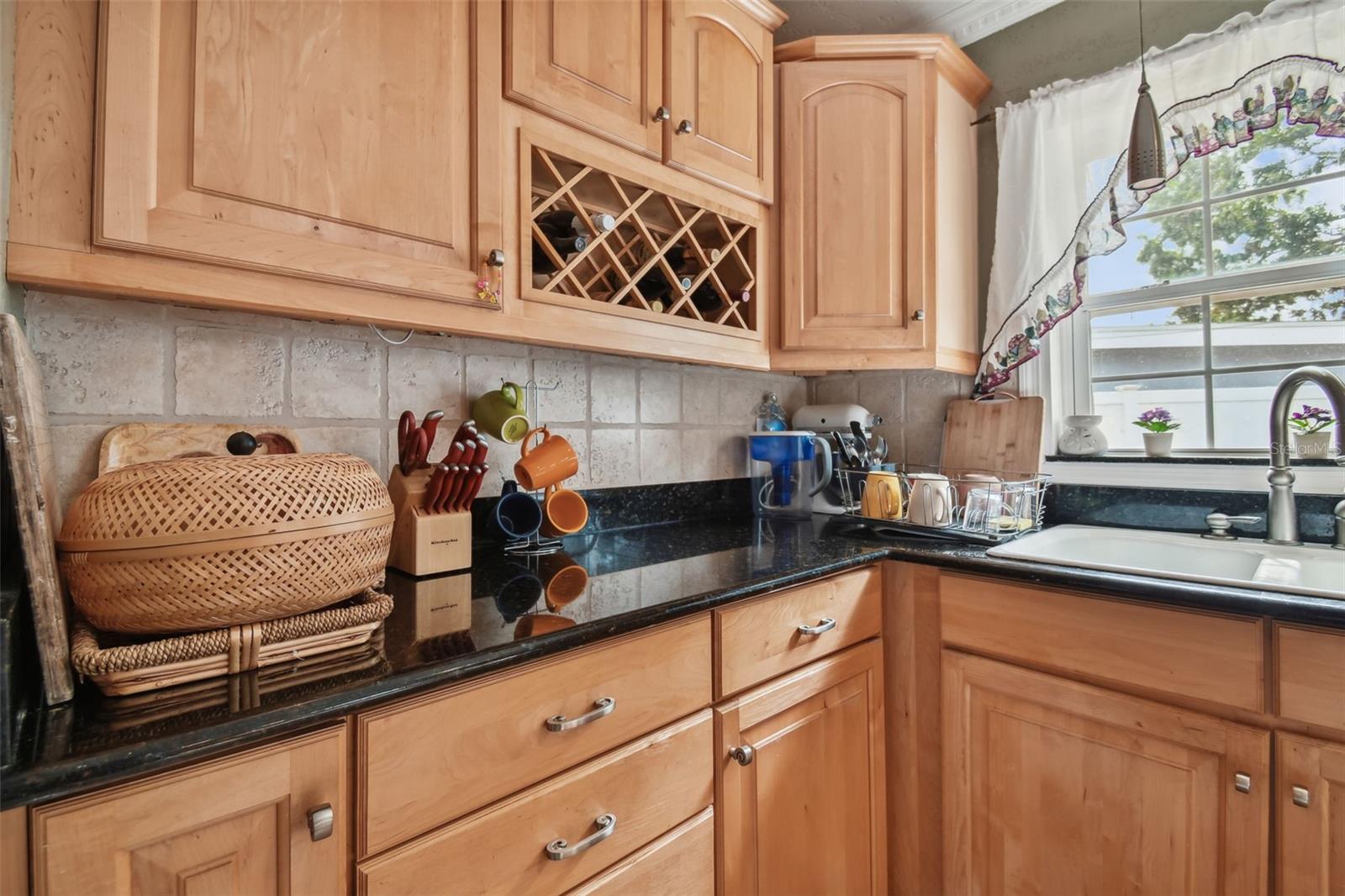 HOLIDAY PARK - Residential Lease