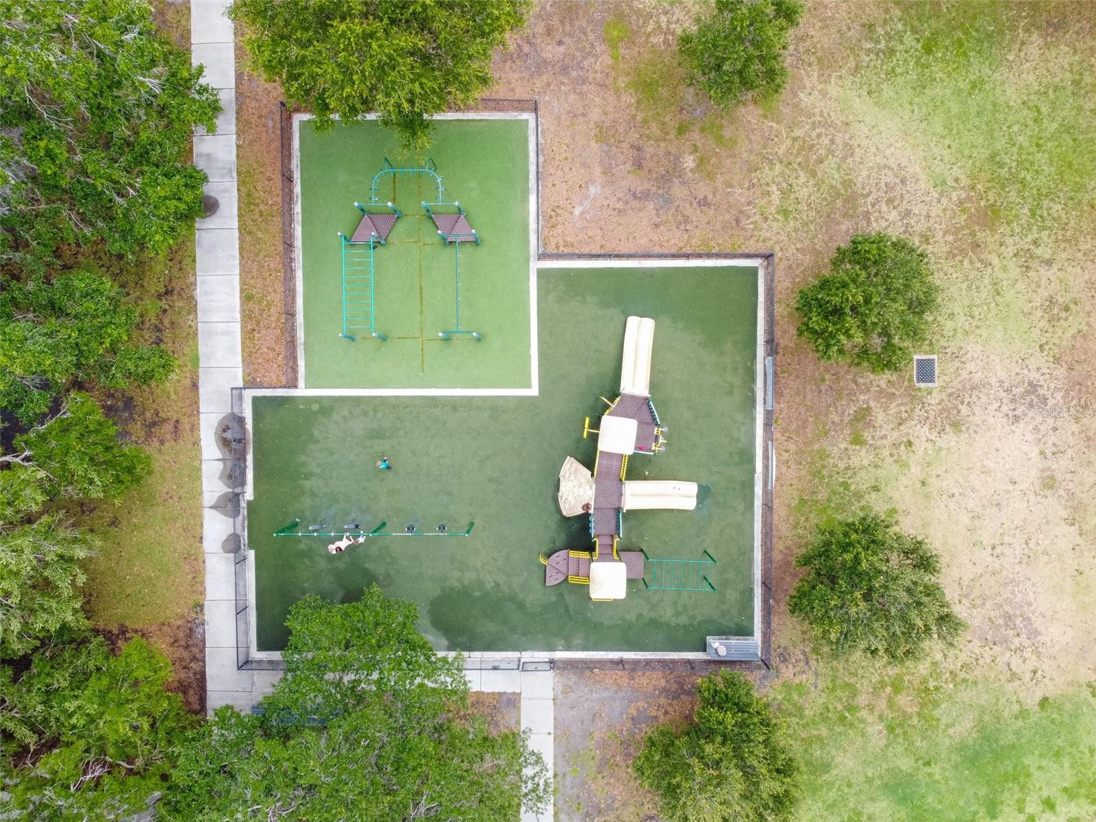 HOLIDAY PARK - Residential Lease