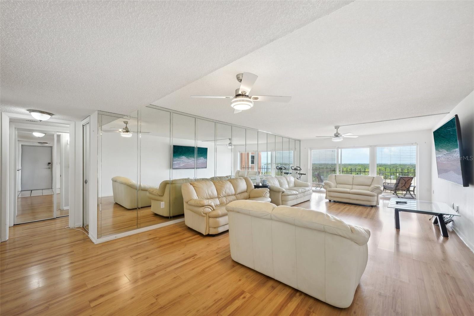 1120 N SHORE DRIVE NE 903