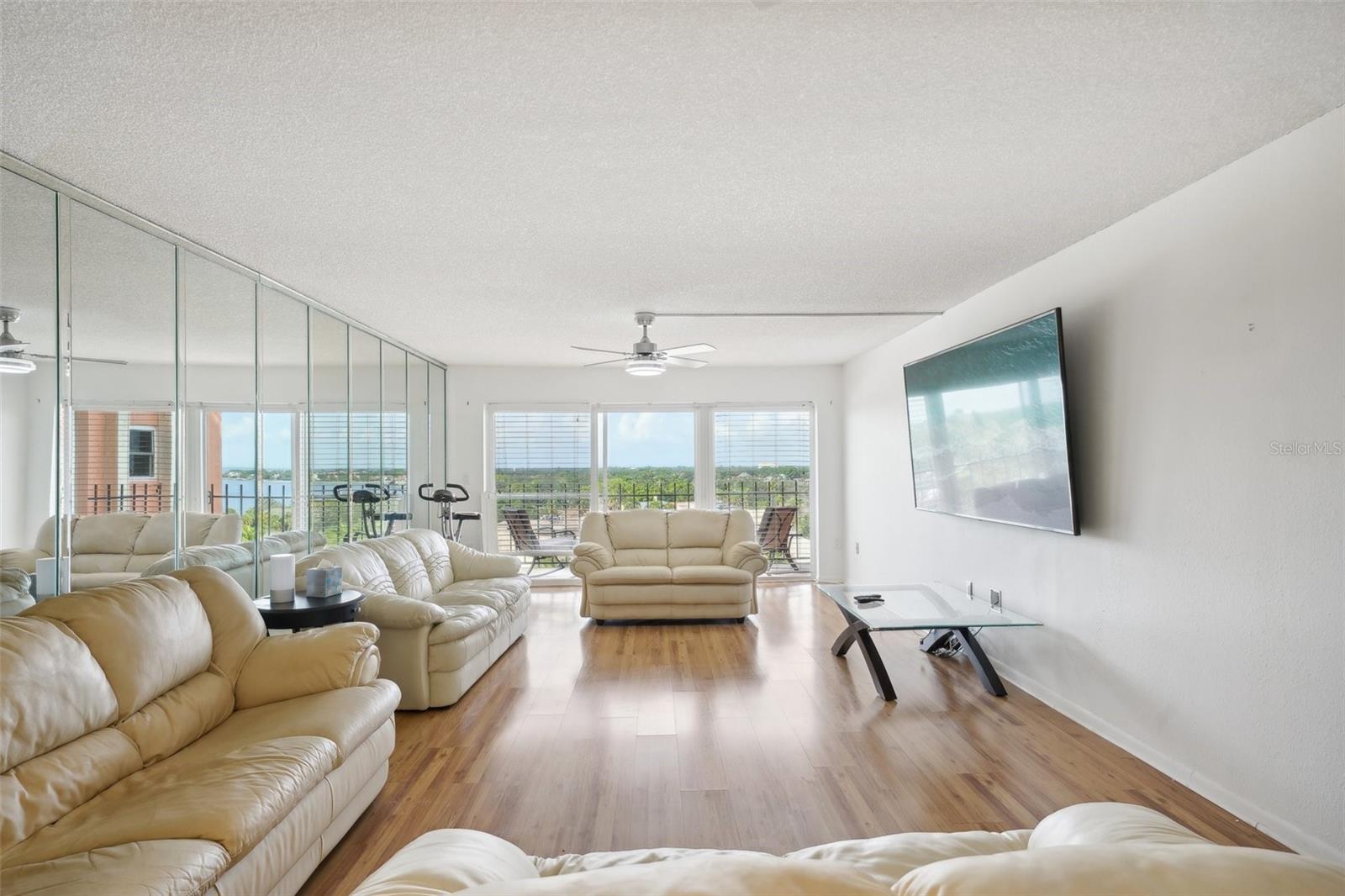 1120 N SHORE DRIVE NE 903