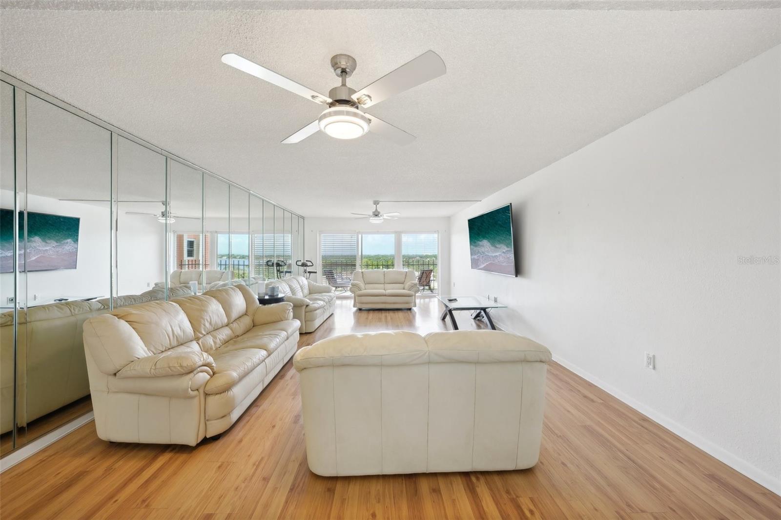 1120 N SHORE DRIVE NE 903