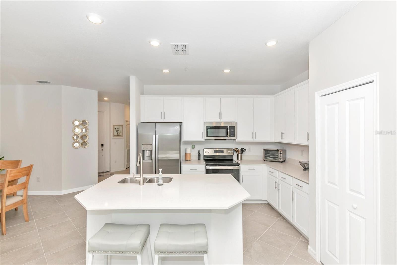 WELLEN PARK GOLF & COUNTRY CLUB - Residential Lease