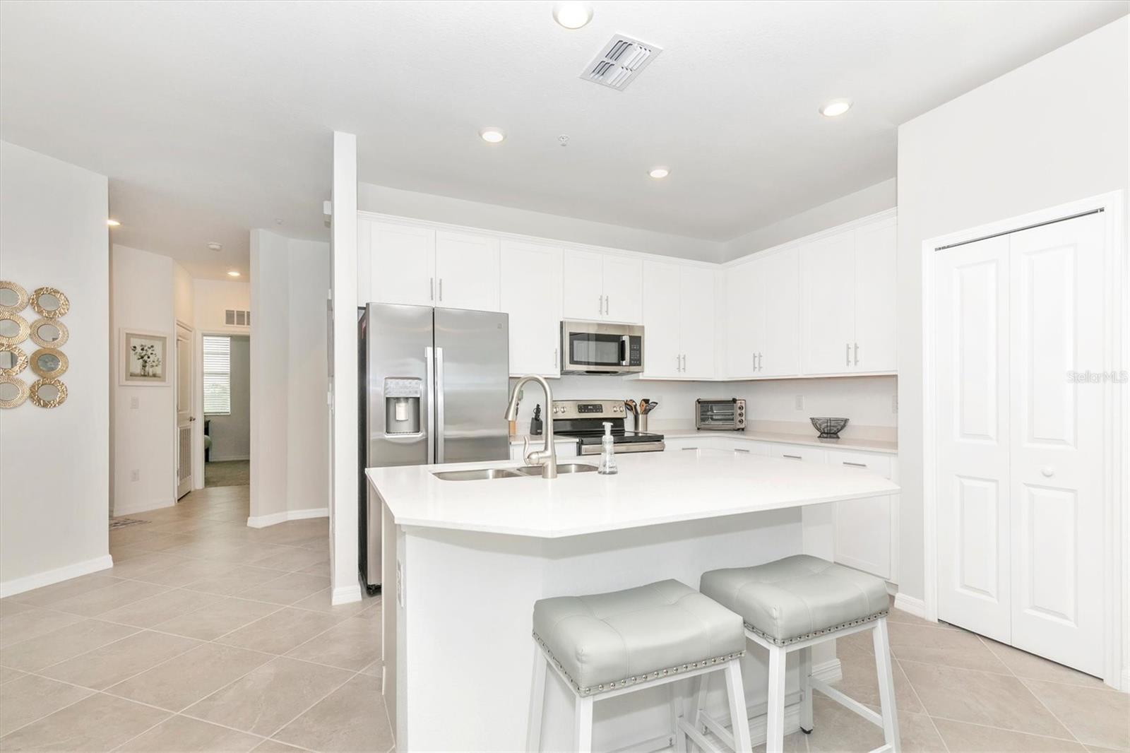 WELLEN PARK GOLF & COUNTRY CLUB - Residential Lease