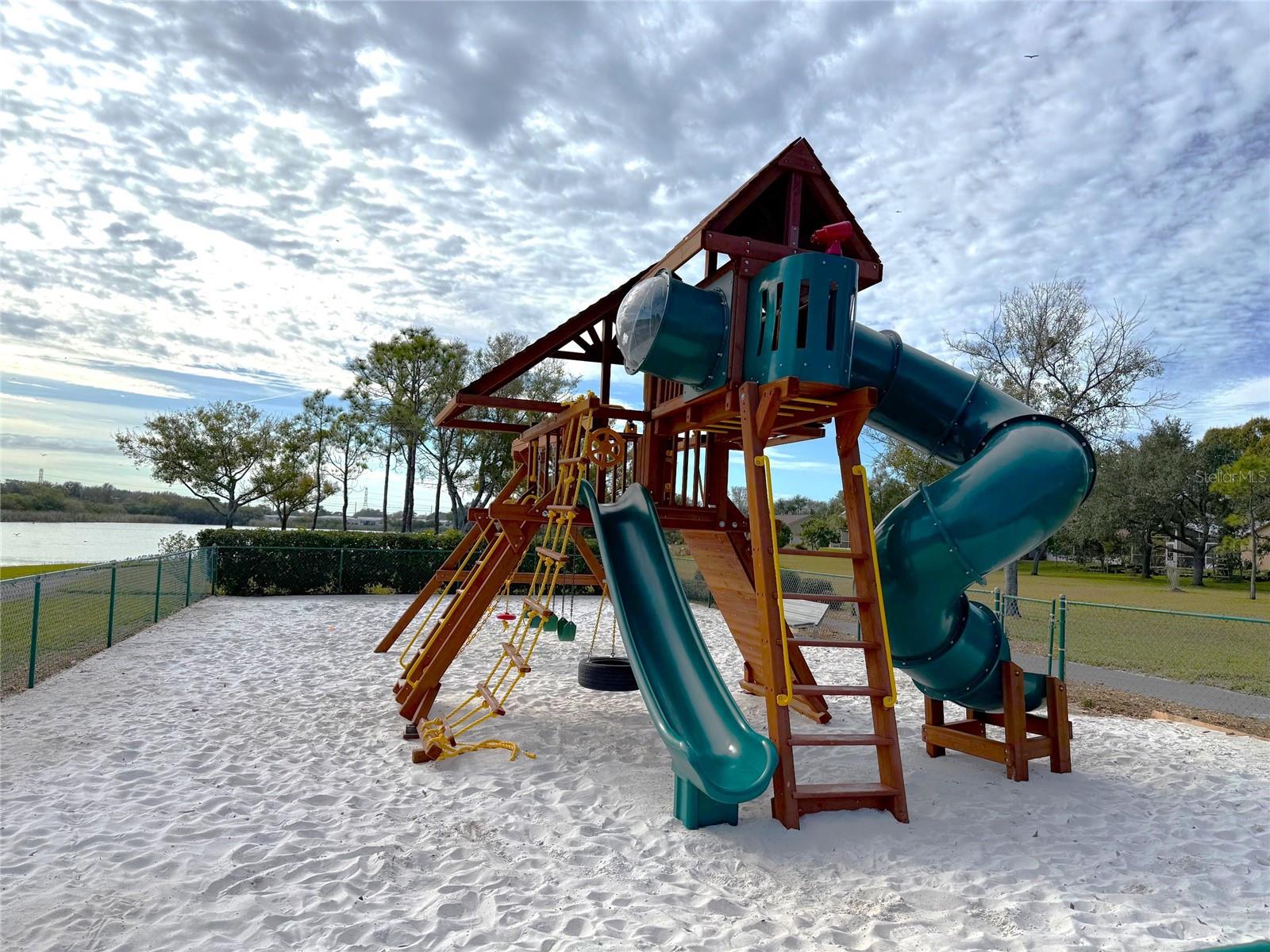 LAKES UNIT 2 PH 2 THE - Residential