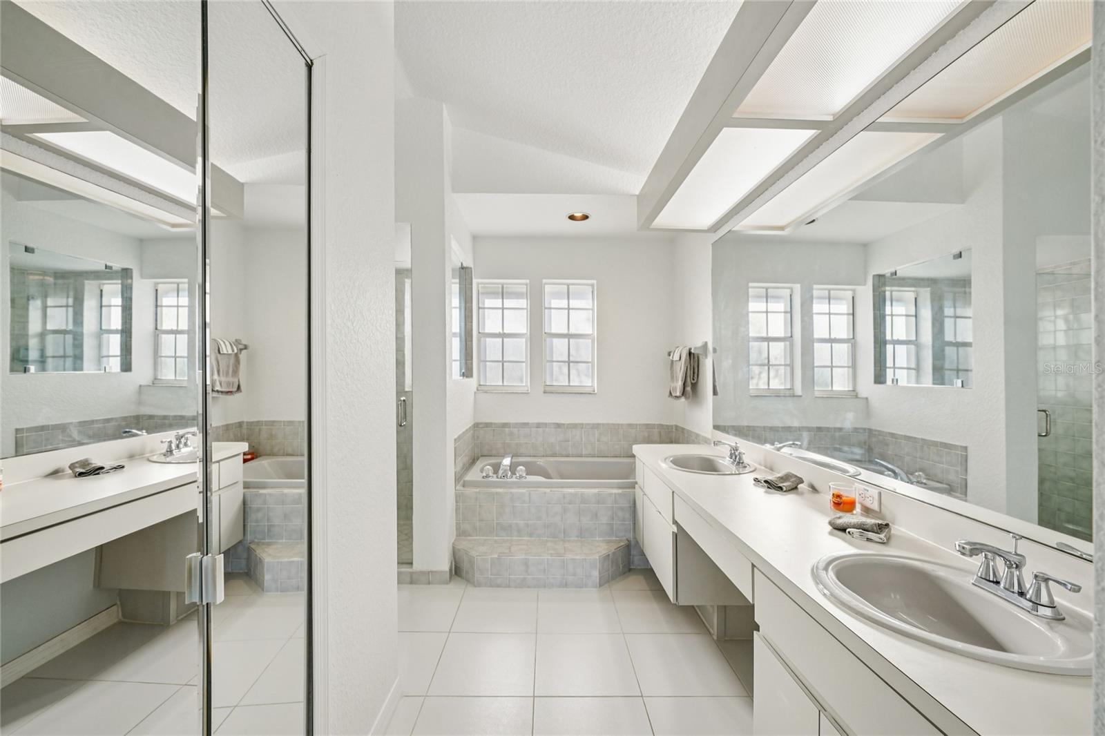 LAKES UNIT 2 PH 2 THE - Residential