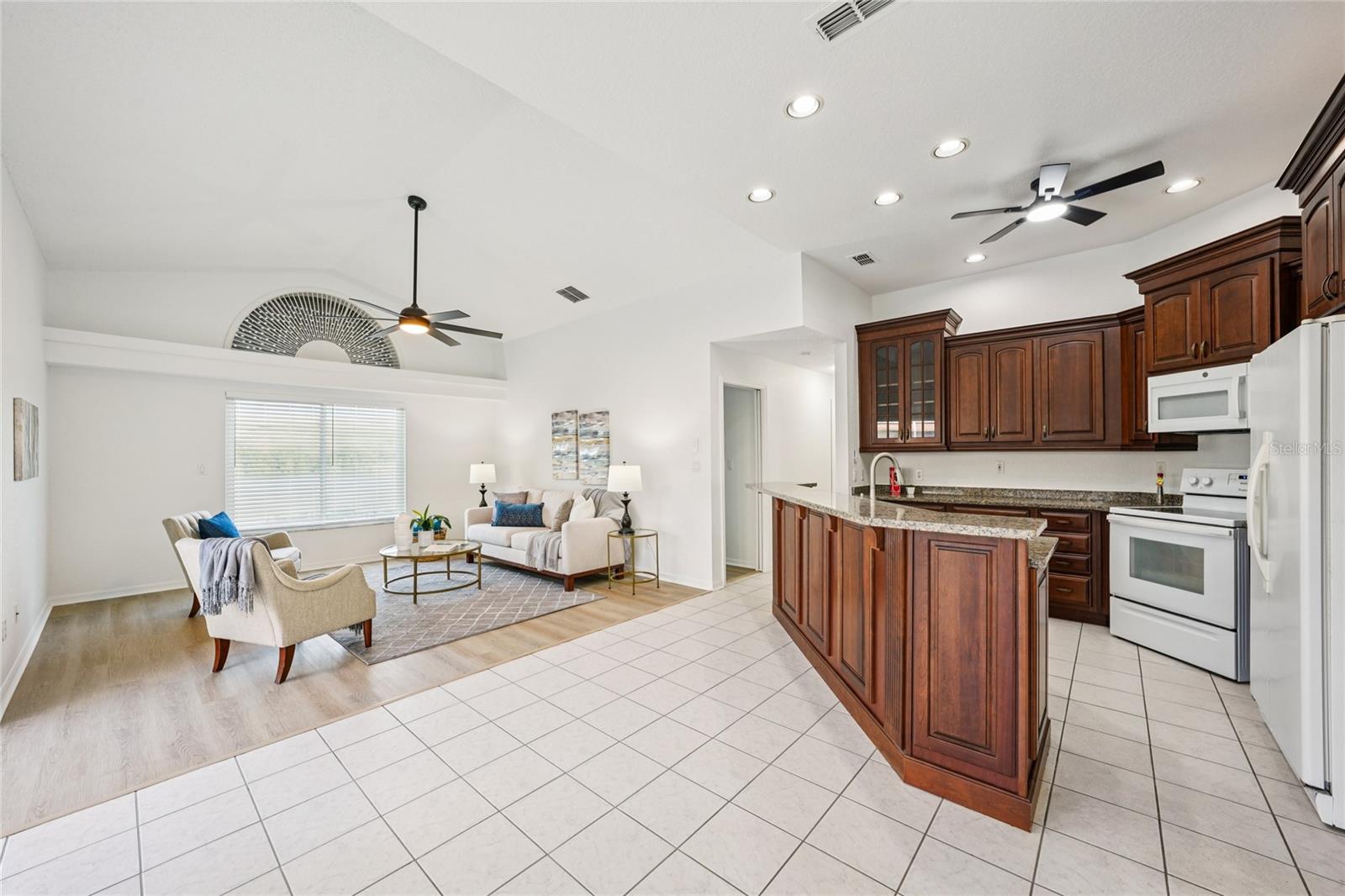 LAKES UNIT 2 PH 2 THE - Residential