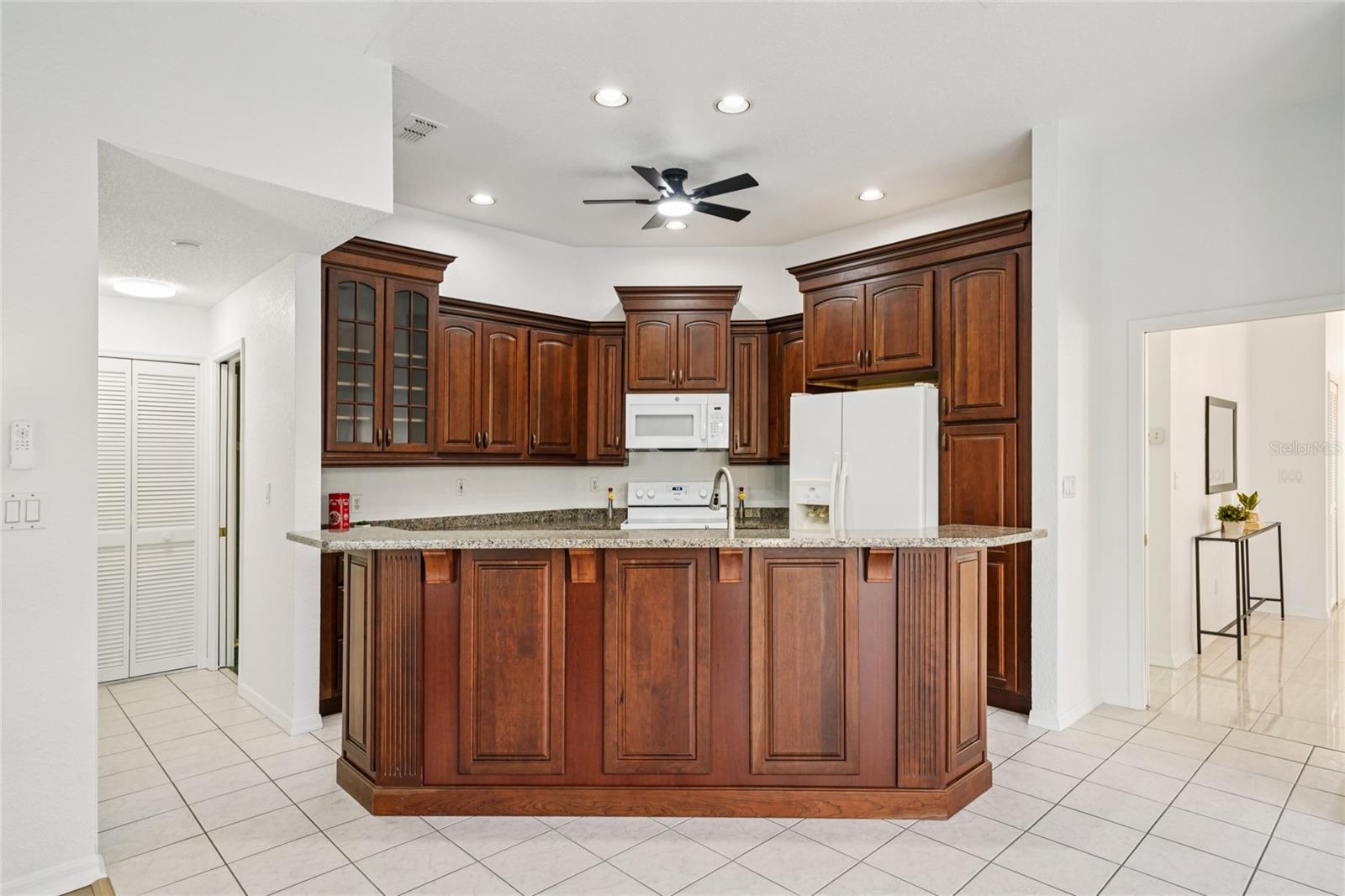 LAKES UNIT 2 PH 2 THE - Residential