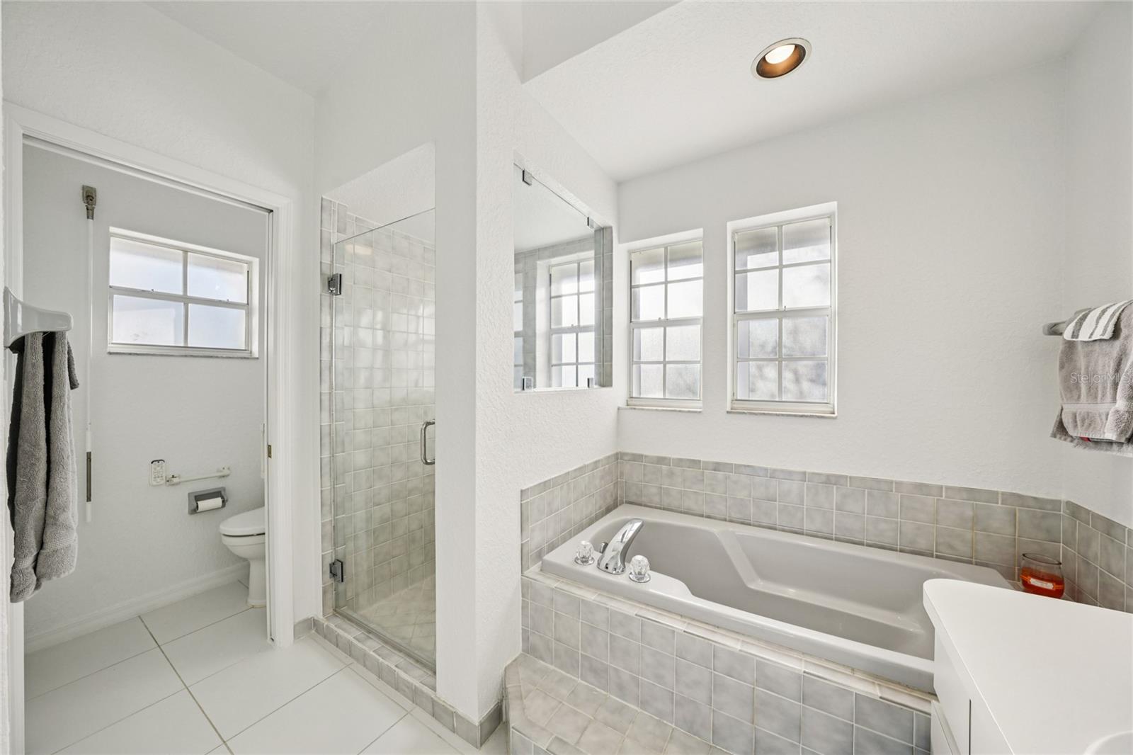 LAKES UNIT 2 PH 2 THE - Residential